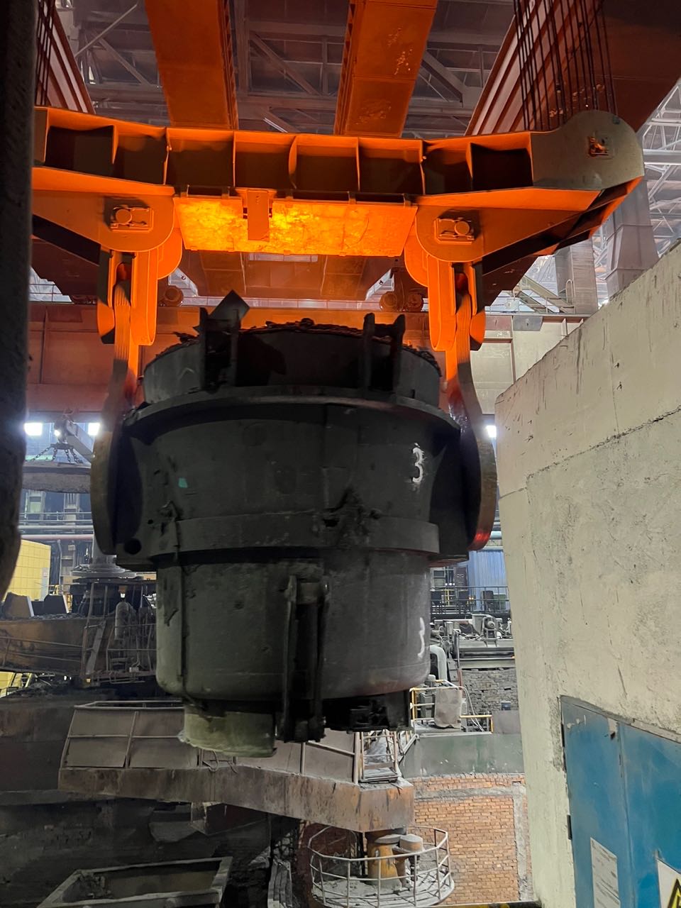 吊裝款雷達助力行車上鐵水液位高度測量，解決工業(yè)現(xiàn)場難題